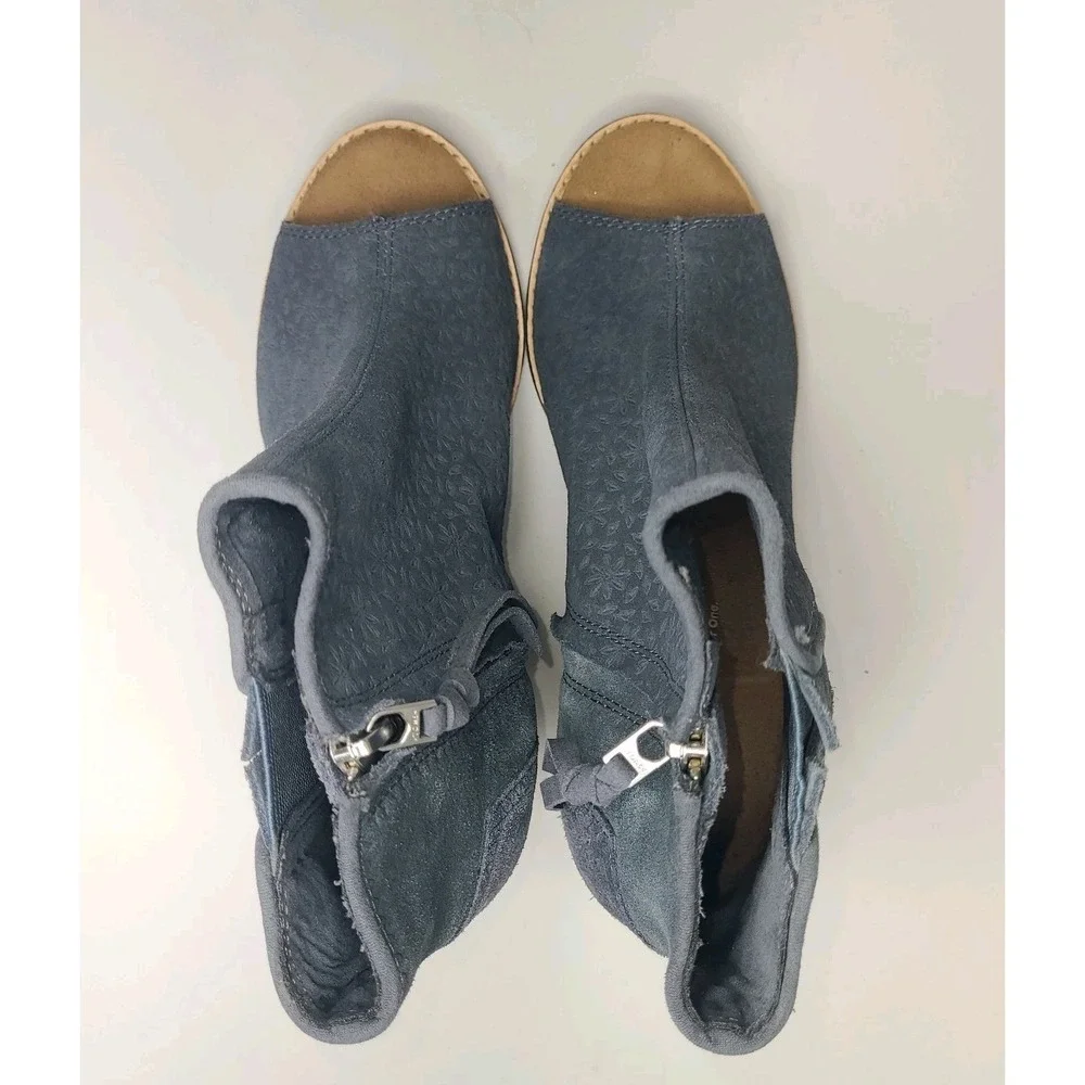 TOMS Ankle Booties Peep Toe Women's 8 Gray Floral Cutout Block Heel Side Zip EUC